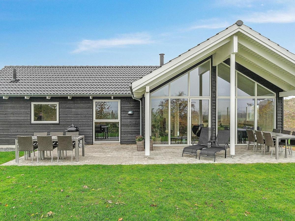 10 Person In Hasselberg Holiday home
